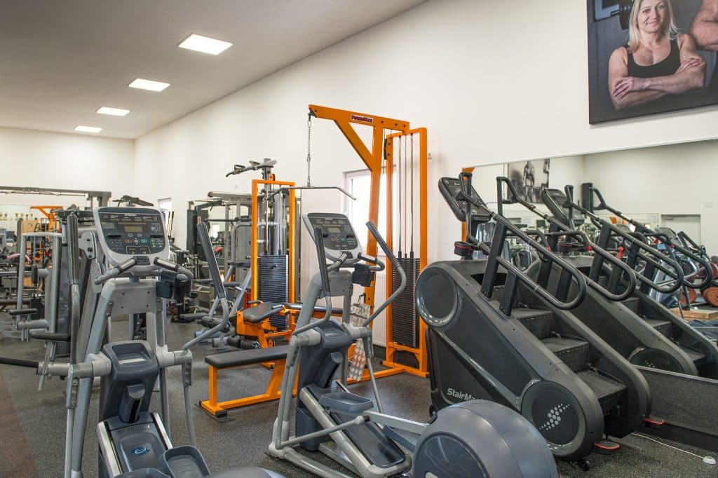 Indoorbereich vom Powermax Gym - Ausdauerbereich